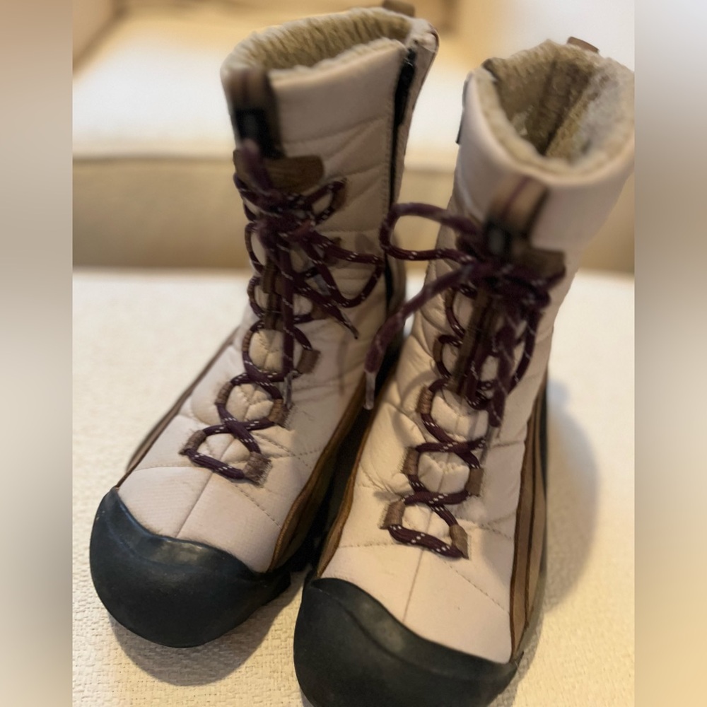 Keen woman’s snow boots ❄️ 🏔️